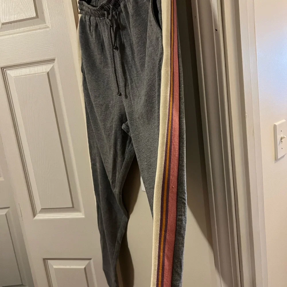 NWOT Ladies gray Sweatsuit - Picture 4 of 6